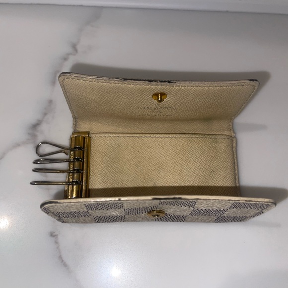Authentic Louis Vuitton Damier Azur 4 ring key holder - Picture 12 of 16